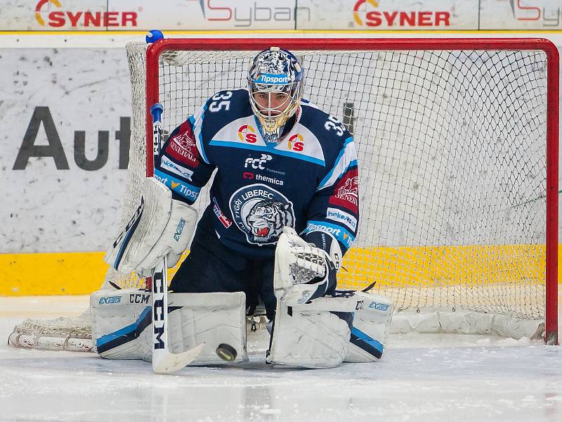 První zápas předkola play off extraligy Bílí Tygři Liberec - HC Sparta Praha.