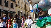 Libercem prošel průvod masek, který odstartoval festival loutkového divadla Mateřinka.