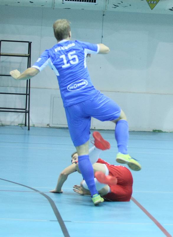 Liberecký Pampuch Team (v červeném) prohrál v domácím duelu II. futsalové ligy s Kladnem 3:5