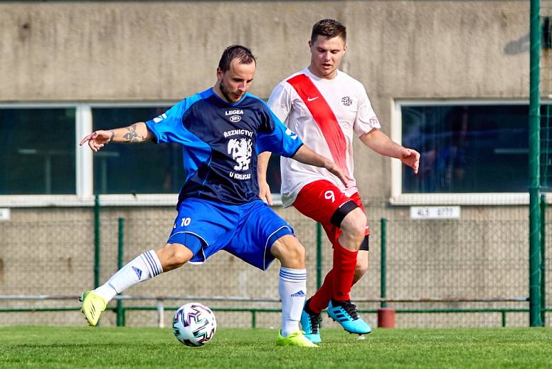 Utkání Hodkovice (modré dresy) - Rozstání skončilo výsledkem 1:3.