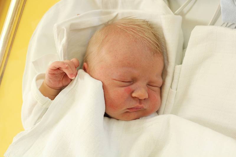 Filip Skřivánek. Narodil se 23. července v liberecké porodnici mamince Nele Skřivánkové z Křižan. Vážil 3,3 kg a měřil 49 cm.