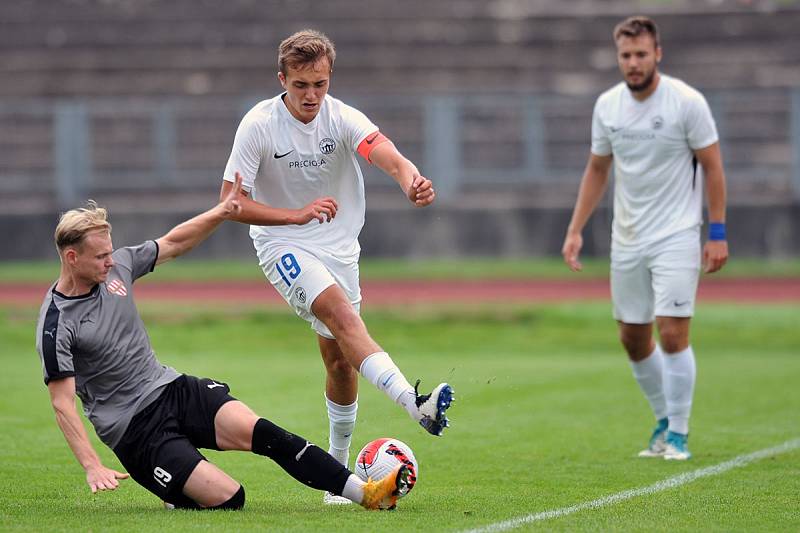 Trápení pokračuje. Liberec B (v bílém) doma podlehl Brozanům 0:1.