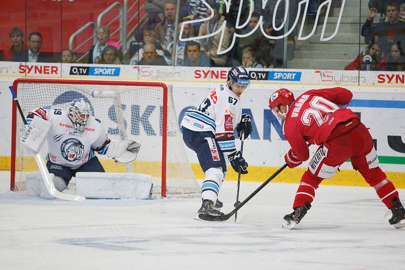 Extraliga ledního hokeje mezi HC Bílí Tygři Liberec a HC Oceláři Třinec