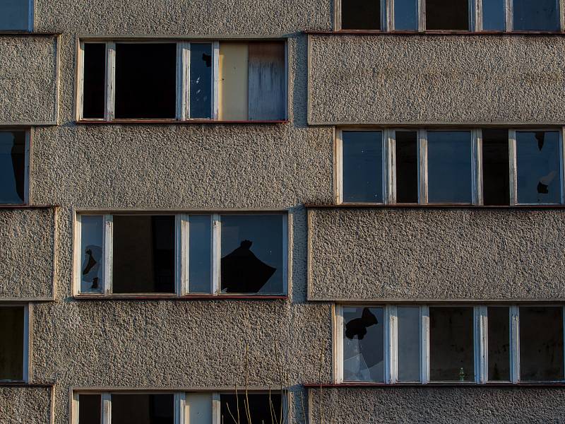 Chrastavská Radnice už pět let marně usiluje o zbourání budovy zchátralé ubytovny Kovák.