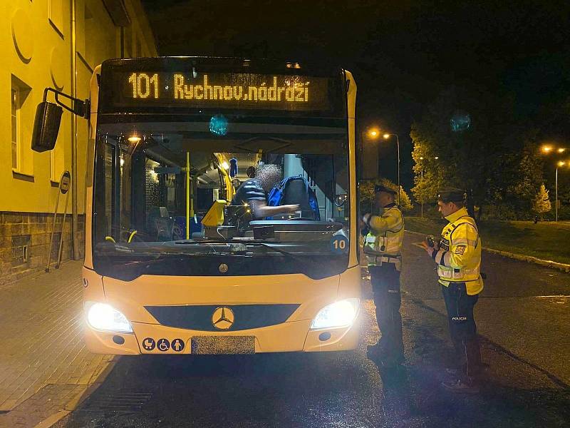 Policie prověřila v celém kraji řidiče autobusů a tramvají, zda neřídí pod vlivem alkoholu.