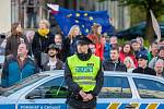 Demostrace nazvaná "Proč? Proto!" proběhla 10. května na náměstí Dr. E. Beneše v Liberci. Následně se demonstranti přesunuli před Grand Hotelu Imperial, kam prezident republiky Miloš Zeman pozval do předsedu vlády a předsedu ČSSD Bohuslava Sobotku, 1. mís