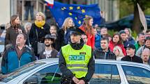 Demostrace nazvaná "Proč? Proto!" proběhla 10. května na náměstí Dr. E. Beneše v Liberci. Následně se demonstranti přesunuli před Grand Hotelu Imperial, kam prezident republiky Miloš Zeman pozval do předsedu vlády a předsedu ČSSD Bohuslava Sobotku, 1. mís