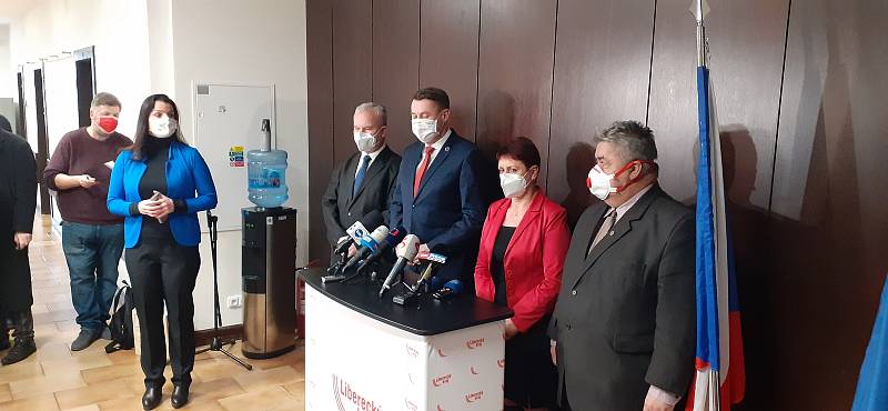 Jednání ministryně životního prostředí Anny Hubáčkové se starosty obcí z pohraničí a místními v Hrádku nad Nisou.