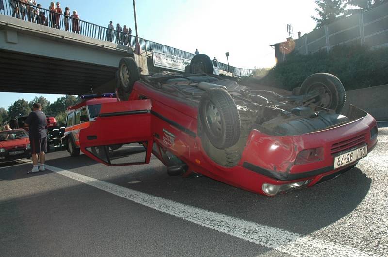 Nehoda na silničním průtahu Libercem za sjezdem od Makra.