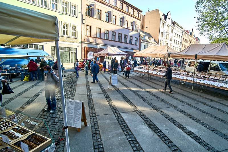 V Liberci u radnice se ve čtvrtek 23. dubna letos poprvé konaly farmářské trhy.