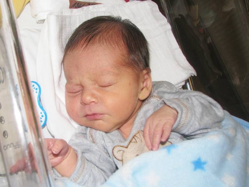 PETR JEMELKA  Narodil se 7. listopadu v liberecké porodnici mamince Nikole Jemelkové z Radčic u Liberce.  Vážil 3,30 kg a měřil 52 cm.