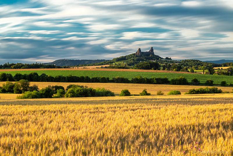 V kapli sv. Anny na Vyskři vystavuje českorajský fotograf Mariá Kábele.