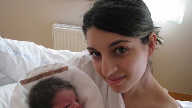 Mamince Zuzaně Barnawi z Liberce se dne 19. března v liberecké porodnici narodil syn Alexandr Cvejn. Měřil 50 cm a vážil 3,50 kg.