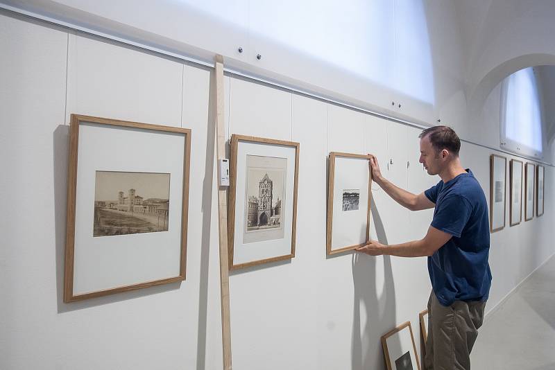 Instalace výstavy fotografií ze sbírky společnosti PPF obsahující díla takových fotografů jako Jsou Funke, Sudek nebo Drtikol pokračovala 19. června v Oblastní galerii Liberec. Výstava bude zahájena 21. června a potrvá až do 30. září.