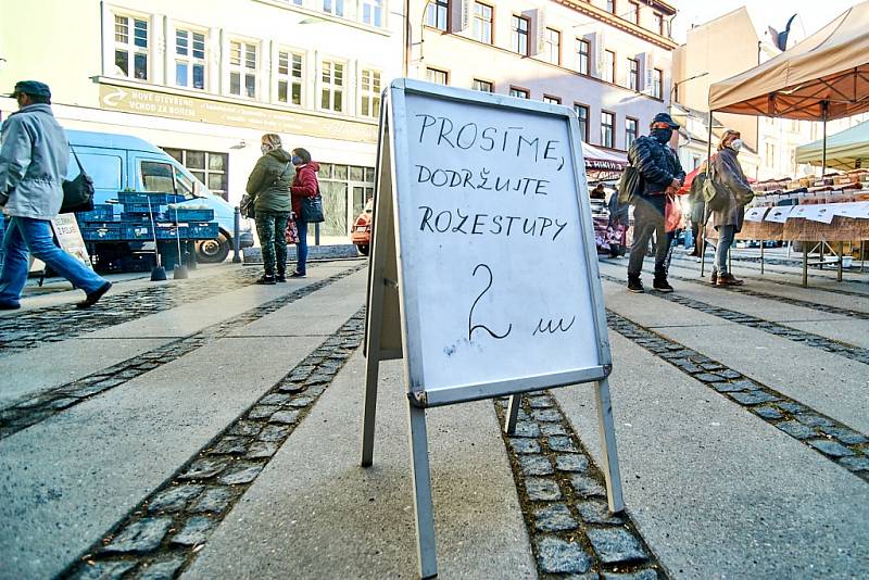 V Liberci u radnice se ve čtvrtek 23. dubna letos poprvé konaly farmářské trhy.