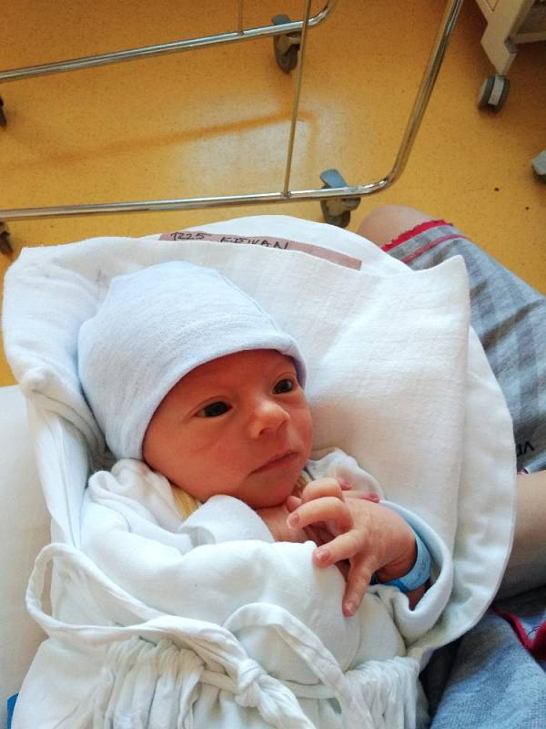 Adam Křivan se narodil 5. října 2018 v Liberecké porodnici mamince Kateřině Henykové z Liberce. Vážil 2,3 kg a měřil 46 cm.