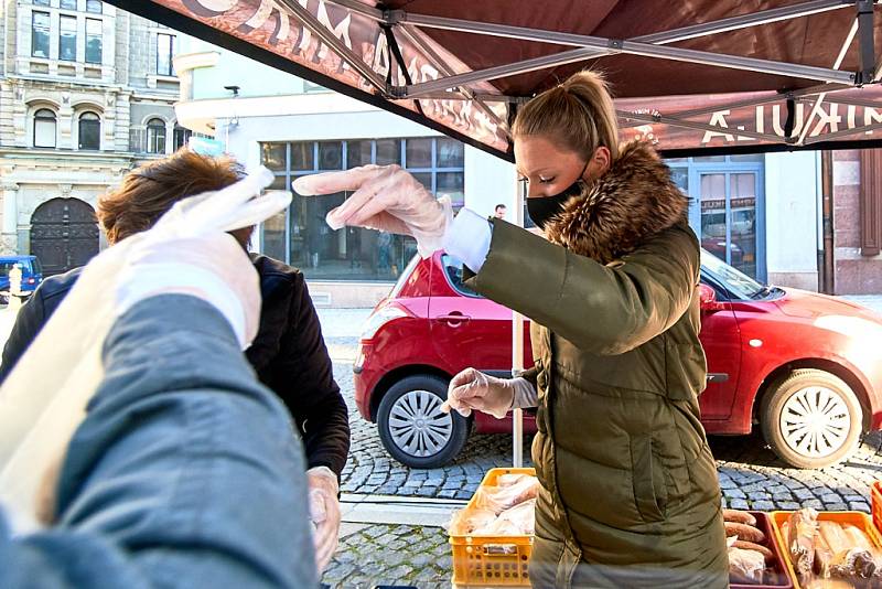 V Liberci u radnice se ve čtvrtek 23. dubna letos poprvé konaly farmářské trhy.