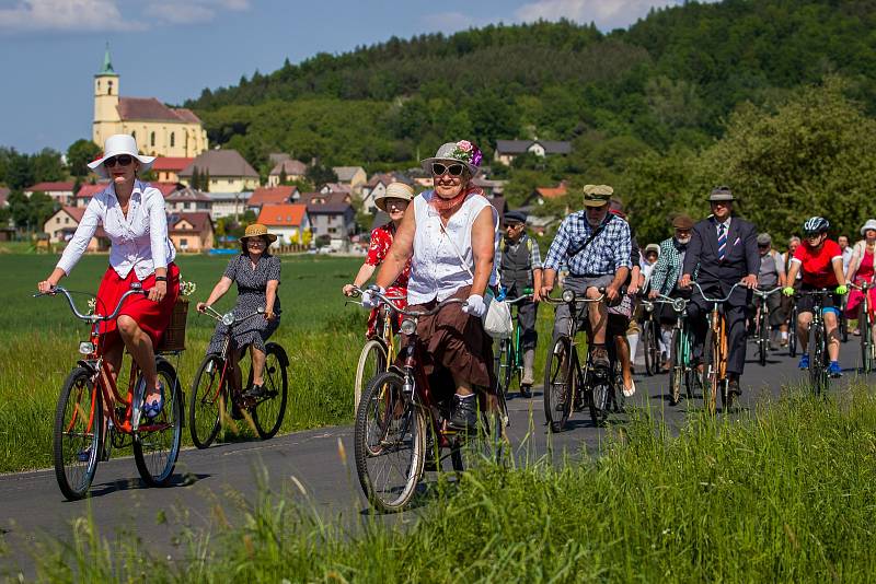 Haškova velocipiáda, tradiční jarní slavnost se spanilou jízdou cyklistů na historických kolech v dobových kostýmech, se uskutečnila 8. května ve Všeni u Turnova.