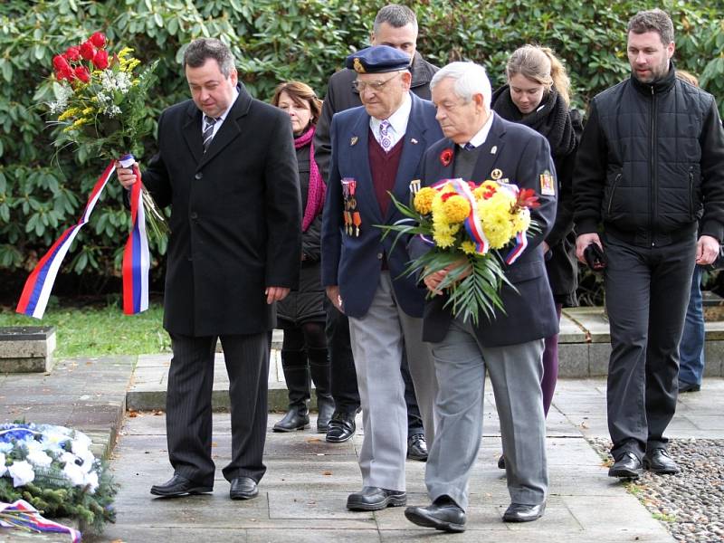 Památník padlých na vojenském hřbitově v Ruprechticích.