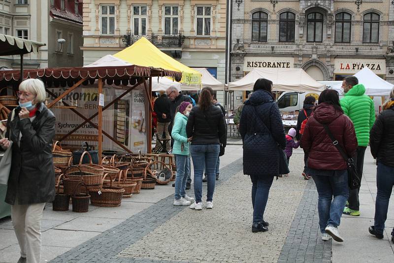 Dýňové trhy před libereckou radnicí.