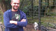 Ornitolog Jan Hanel se stará o opeřence v liberecké zoo už dvanáct let.