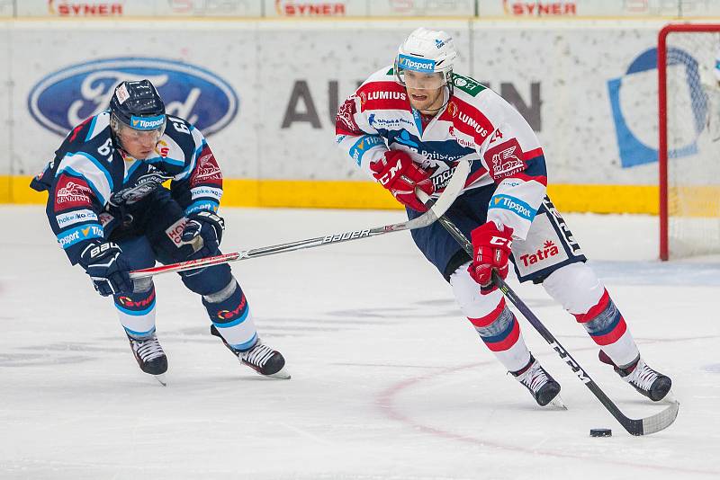 Utkání 9. kola Tipsport extraligy ledního hokeje se odehrálo 1. října v liberecké Home Credit areně. Utkaly se celky Bílí Tygři Liberec a HC Dynamo Pardubice. Na snímku zleva Milan Bartovič a Ján Sýkora.