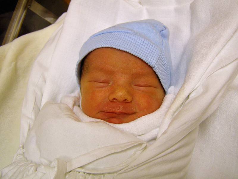 Jiří Ečer se narodil 5. února v liberecké porodnici mamince Kláře Ečerové z Liberce. Vážil 2,5 kg a měřila 47 cm.