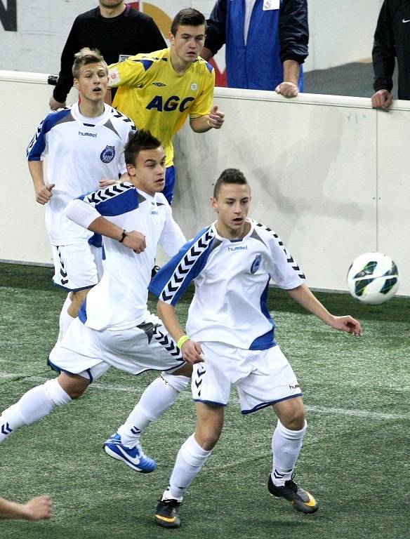 U16: LIBEREC TEPLICE 4:4. Liberečtí mladíci jsou v bílých dresech. Nakonec skončili třetí.