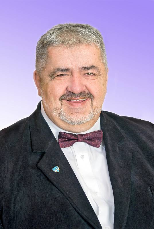 Michael Canov (61 let, starosta města, senátor)