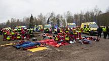 Na silnici č. 13 mezi Chrastavou a Rynolticemi proběhlo taktické cvičení základních složek IZS a vězeňské služby „Věznice 2019“.