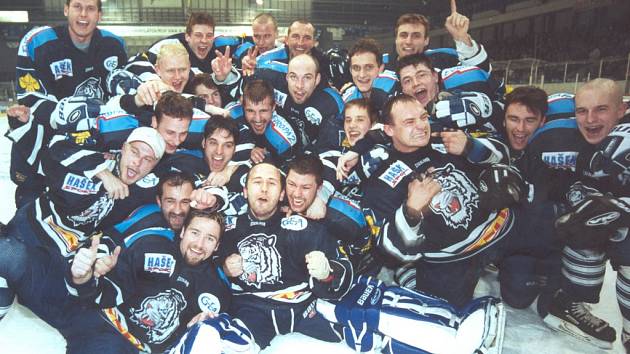 Bílí Tygři ocení tým, který v roce 2002 vybojoval extraligu - Liberecký  deník