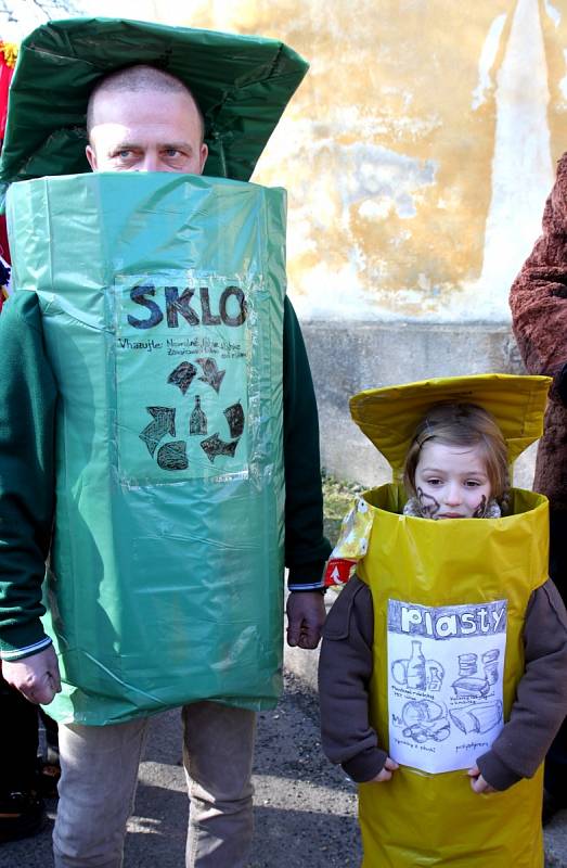 OSTAŠOVSKÝ MASOPUST se konal potřetí. Ani letos nechyběly tradiční masky, zvyklosti a říkadla