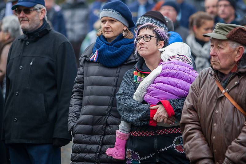 Vzpomínkové shromáždění se konalo 17. listopadu u Památníku obětem komunismu v Liberci u příležitosti výročí sametové revoluce v roce 1989.