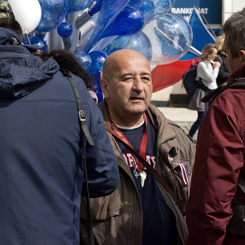 Protest rodičů proti očkování dětí.