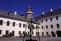 Státní zámek Sychrov je nejnavštěvovanější památkou kraje a častým cílem filmařů. 