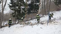 Profesionální i dobrovolní hasiči v Libereckém kraji vyjeli od sobotní půlnoci do nedělního dopoledne k desítkám zásahům spojených s následky silného větru.