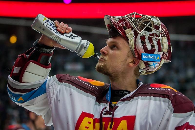 První zápas předkola play off extraligy Bílí Tygři Liberec - HC Sparta Praha.