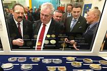 Prezident Miloš Zeman navštívil Českou mincovnu v Jablonci nad Nisou. 