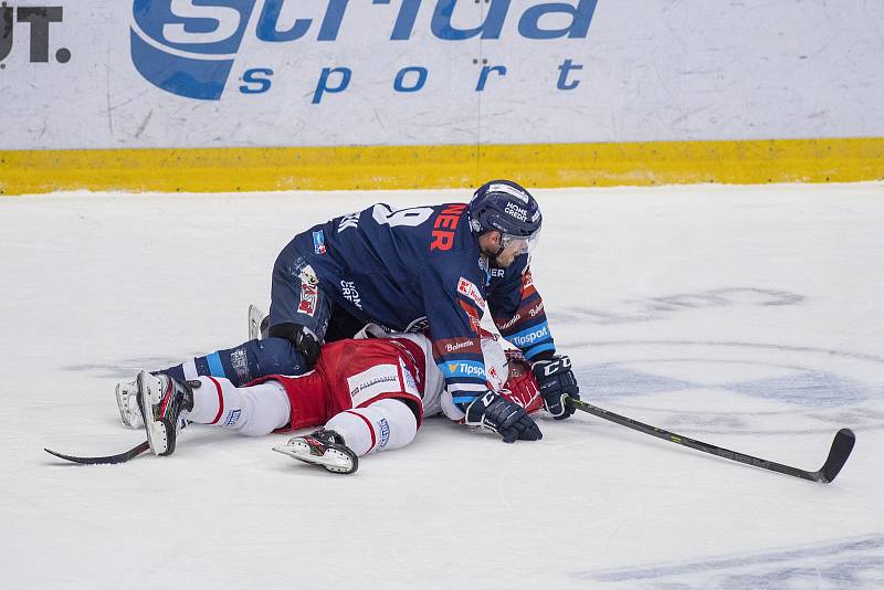 Bilí Tygři Liberec - HC Oceláři Třinec.