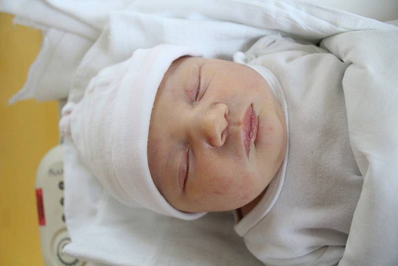 Karolína Čirličová. Narodila se 23. září v liberecké porodnici mamince Janě Krobové z Liberce. Vážila 3,9 kg a měřila 53 cm.