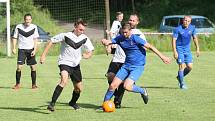 Machnín - Nová Ves 2:2. Machnín v modrých dresech.