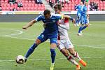 MOL cup, čtvrtfináleSlavia Praha - Slovan Liberec, zleva: Vladimír Coufal (L) a Eduard Sobol (S).