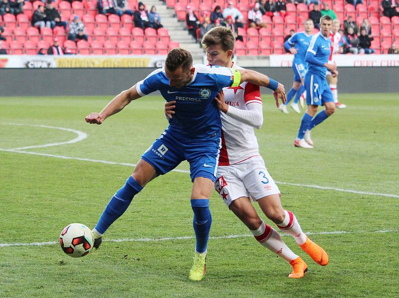 MOL cup, čtvrtfináleSlavia Praha - Slovan Liberec, zleva: Vladimír Coufal (L) a Eduard Sobol (S).