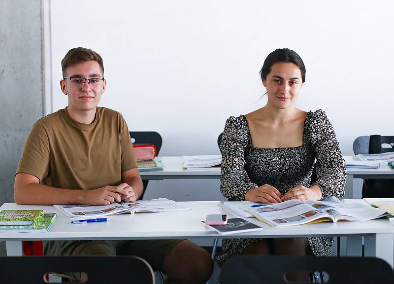 Andrej a Tatiana patří ke skupině čtyř desítek ukrajinských studentů, kteří nastoupí ke studiu na TUL. Zatím se intenzivně učí češtinu v kurzech připravených Centrem dalšího vzdělávání TUL.