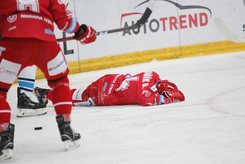 Extraliga ledního hokeje mezi HC Bílí Tygři Liberec a HC Oceláři Třinec