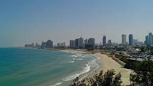 TEL AVIV-JAFFA je kosmopolitní město s 380 tisící rezidenty. Tel Aviv je známý pro své dlouhé bílé pláže, výborné restaurace a Bauhaus architekturu.