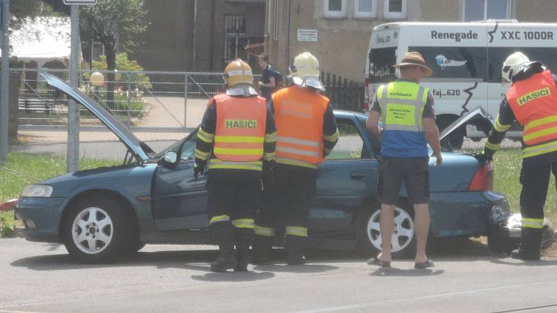 Střet osobního automobilu s tramvají.