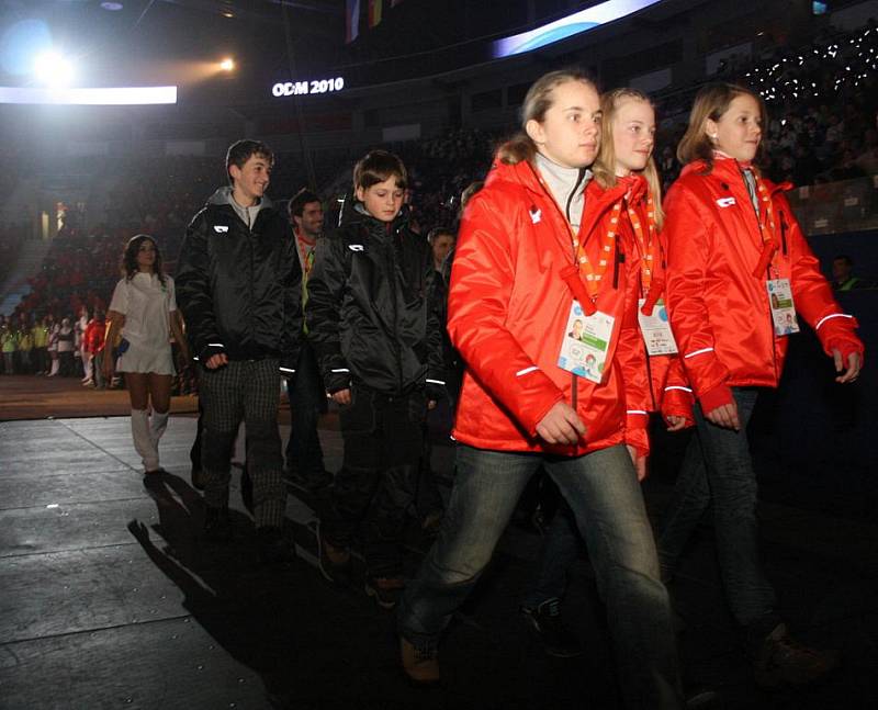 V neděli 31.ledna večer v liberecké Tipsportaréně slavnostně odstartovaly zapálením olympijského ohně „Hry IV. zimní olympiády dětí a mládeže České republiky“ (ODM).