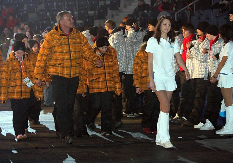 V neděli 31.ledna večer v liberecké Tipsportaréně slavnostně odstartovaly zapálením olympijského ohně „Hry IV. zimní olympiády dětí a mládeže České republiky“ (ODM).