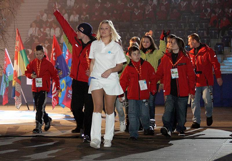 V neděli 31.ledna večer v liberecké Tipsportaréně slavnostně odstartovaly zapálením olympijského ohně „Hry IV. zimní olympiády dětí a mládeže České republiky“ (ODM).